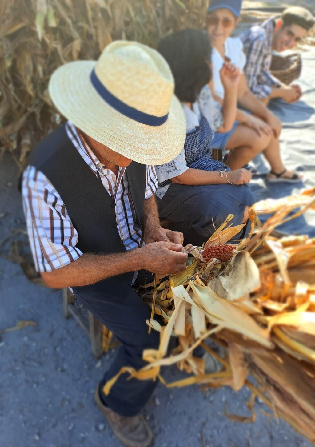 DA TERRA À GAMELA | ESCAPADELA E RECRIAÇÃO DEBULHA DE MILHO