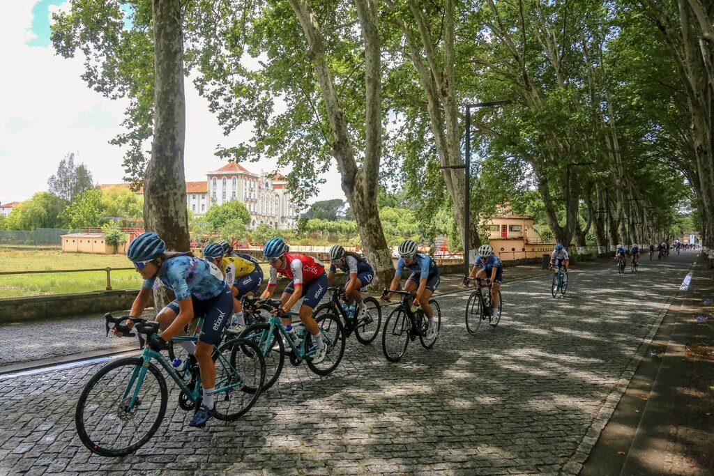 Volta a Portugal feminina em bicicleta