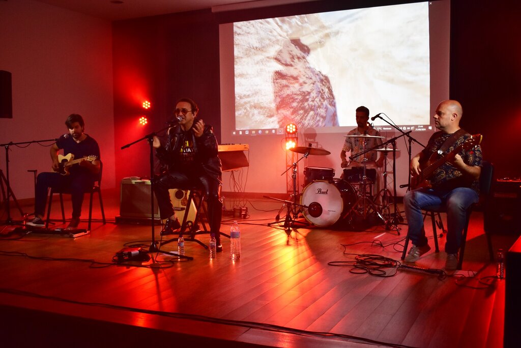 THE BLOODY SUNDAYS CELEBRARAM OS U2 NA OFICINA DE ARTES