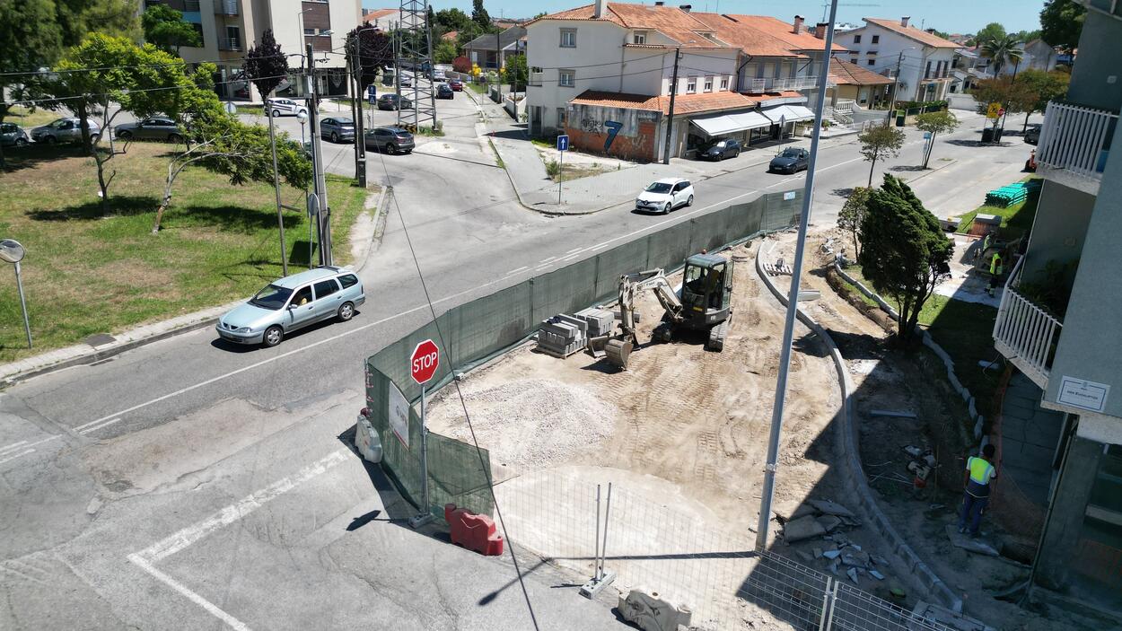 Início da construção de uma nova rotunda na Rua Direita de Aradas
