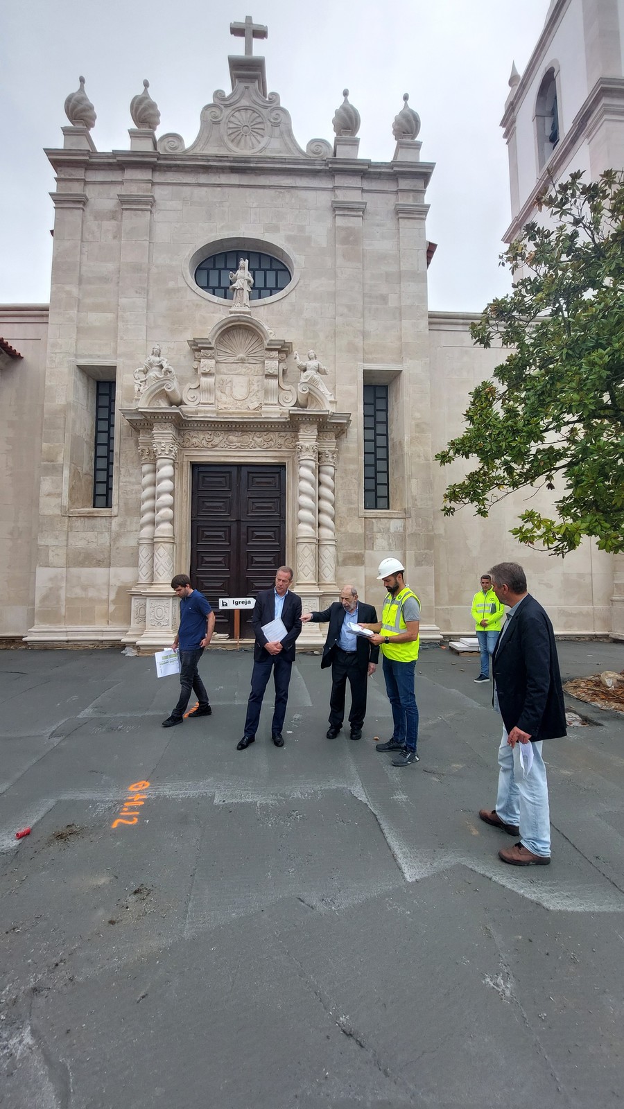  Arquiteto Álvaro Siza Vieira visitou a obra de qualificação do Adro da Sé de Aveiro e de constru...