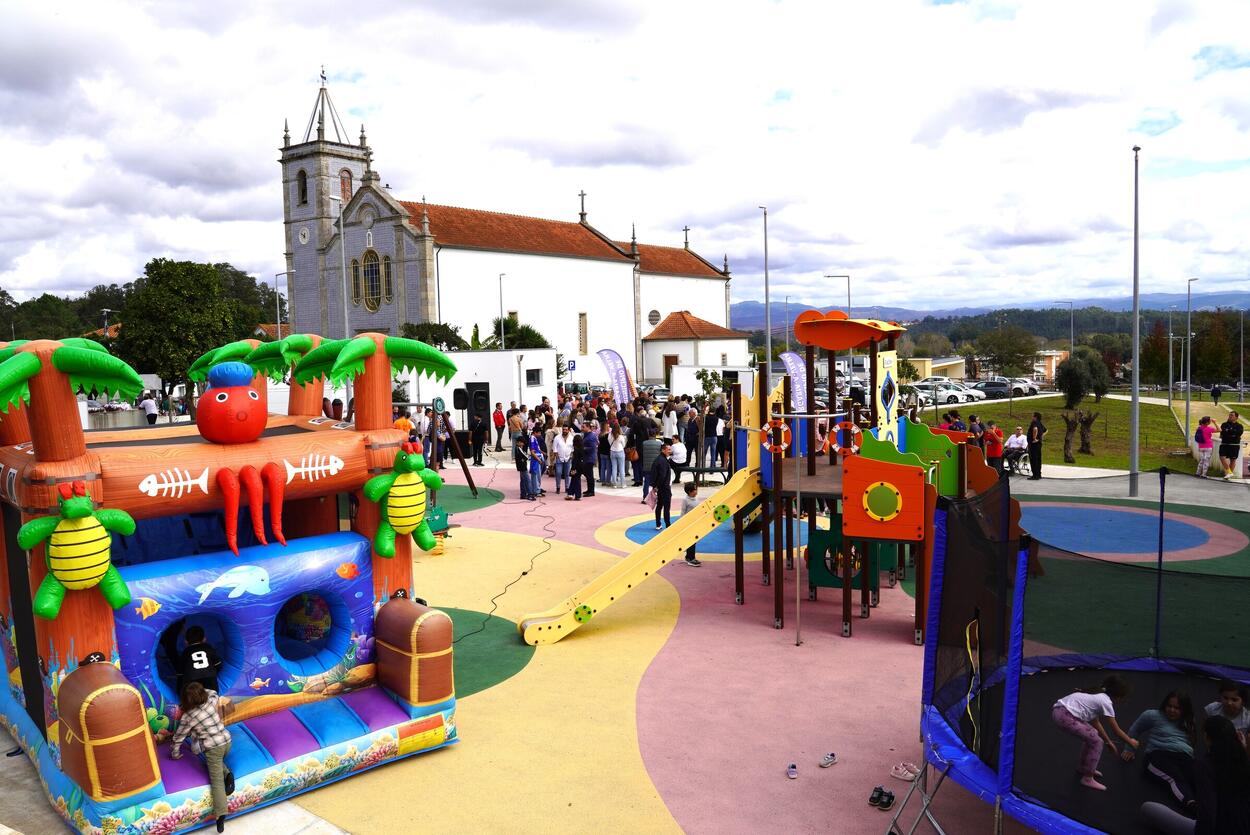 Homenagem a colaboradora do Município na inauguração do Parque da Quinta do Passal