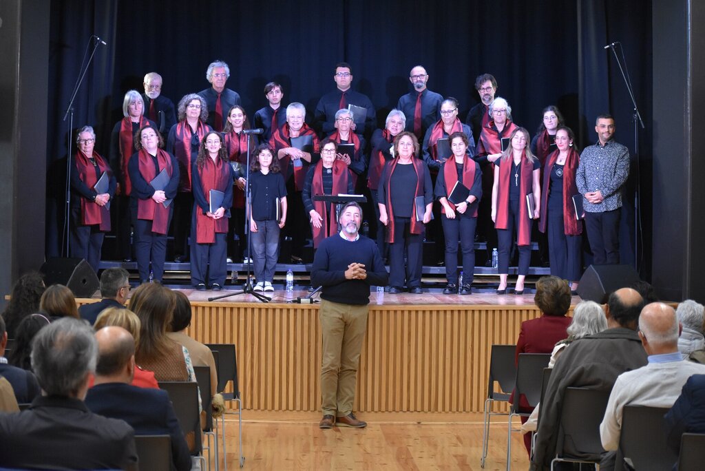  CORO DE SANTA MARIA DA MURTOSA ATUOU NO CRM-OFICINA DE DANÇA E ARTES CRIATIVAS 