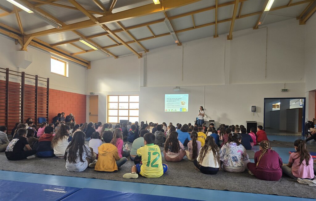 ALUNOS DO AGRUPAMENTO DE ESCOLAS DA MURTOSA APRENDEM VALIOSA LIÇÃO: “LIXO NO CHÃO NÃO!”