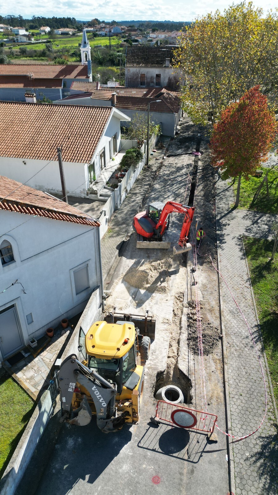 Início da obra de requalificação urbana do Largo da Capela da Póvoa do Valado