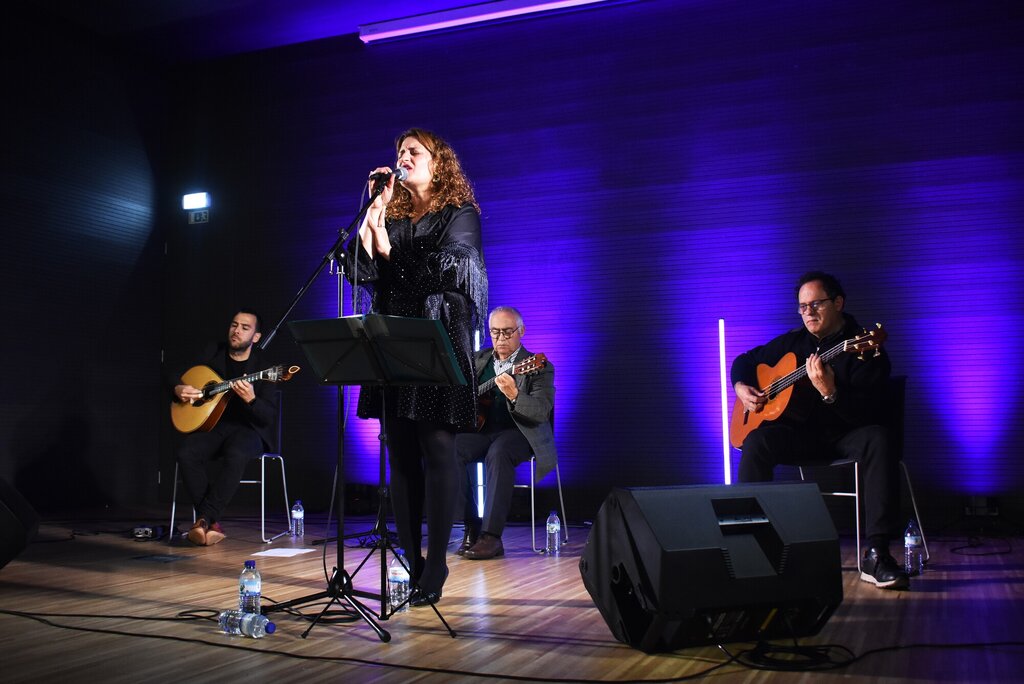 ELISABETE SOARES TROUXE O FADO TRADICIONAL À ASSEMBLEIA THEATRO DA TORREIRA