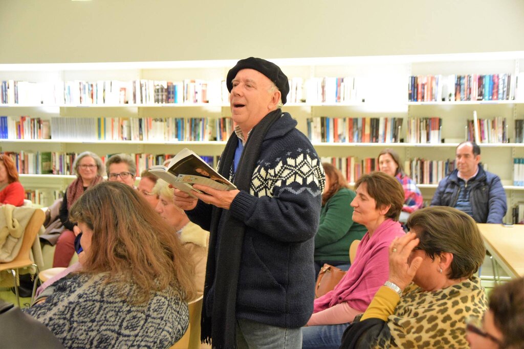 Biblioteca Municipal de Albergaria-a-Velha presta homenagem a Fernando Pessoa no Dia Mundial da P...