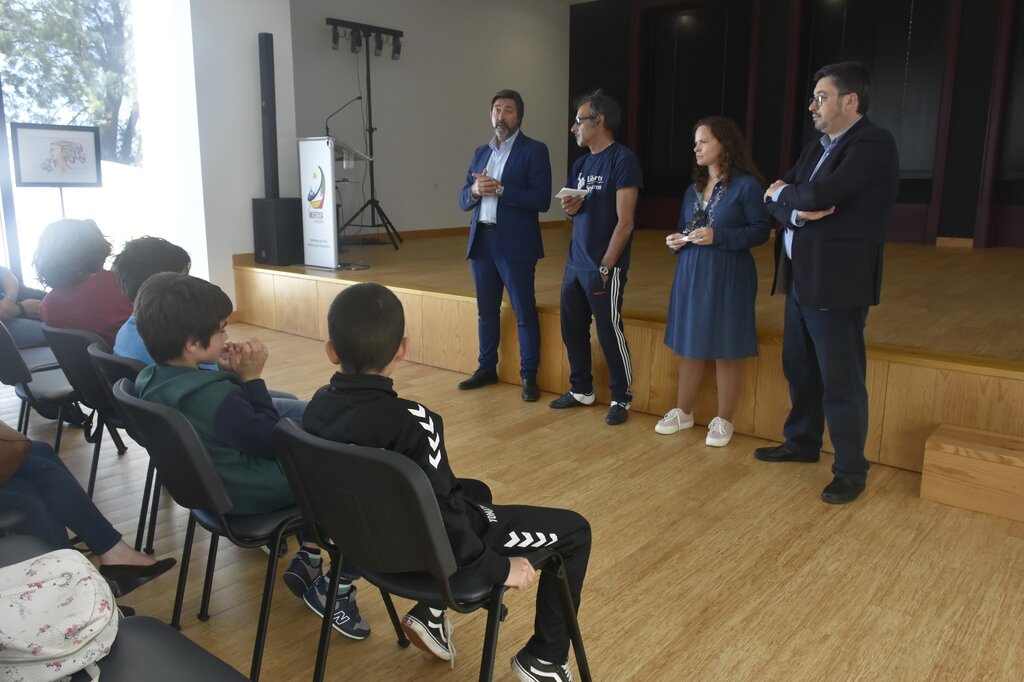  OFICINA DE ARTES RECEBE EXPOSIÇÃO DE DESENHOS DE ALZIRA SILVA