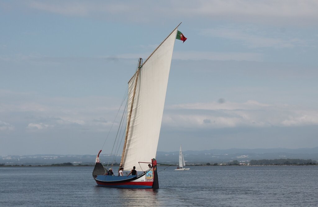 O BARCO MOLICEIRO DA CÂMARA MUNICIPAL DA MURTOSA REGRESSOU ÀS ÁGUAS DA RIA DE AVEIRO