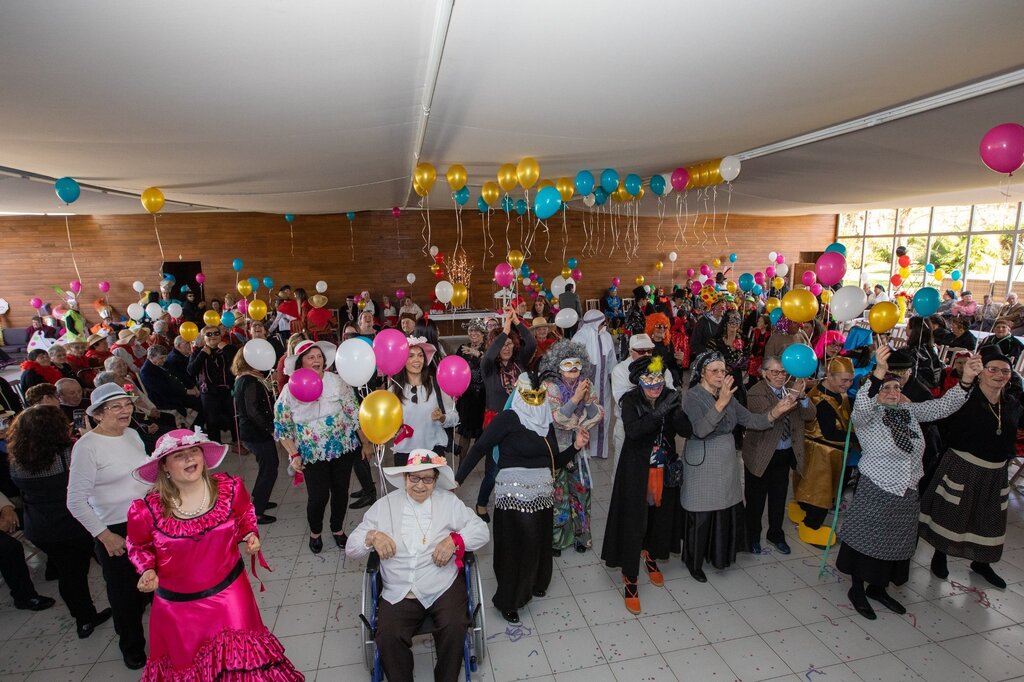 Baile de Máscaras Sénior leva alegria a mais de 300 seniores