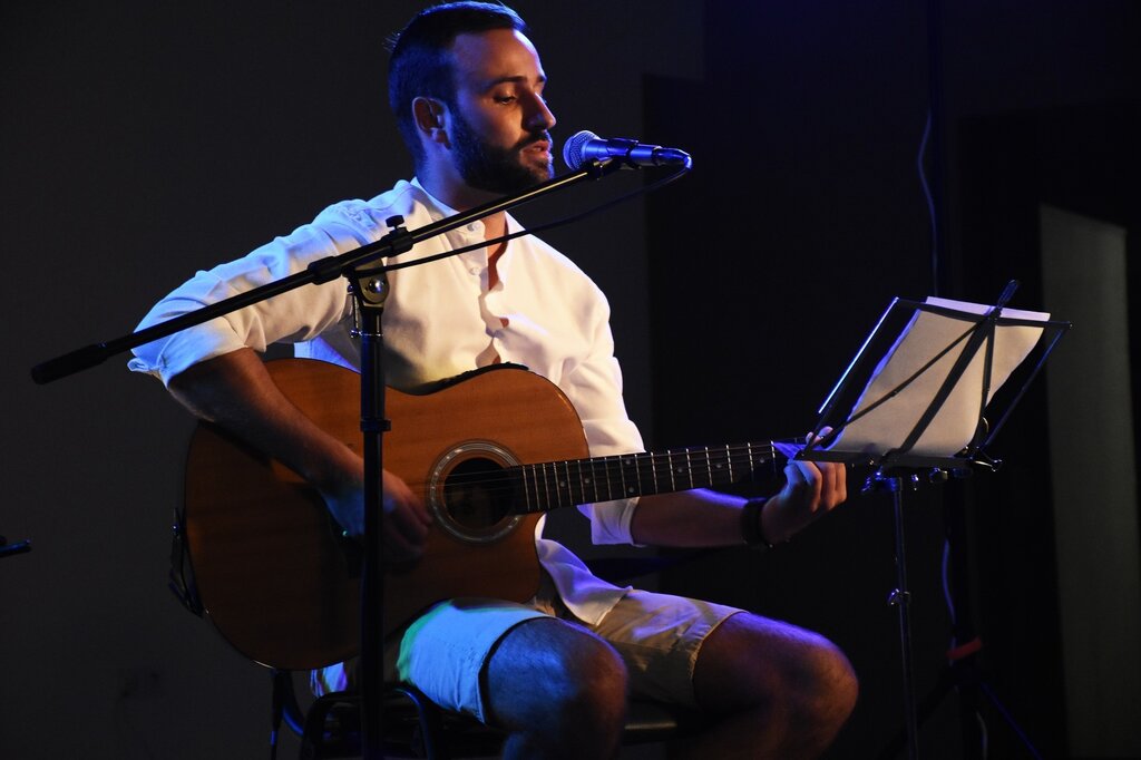 SAMUEL SOUSA APRESENTOU-SE NA OFICINA DE ARTES